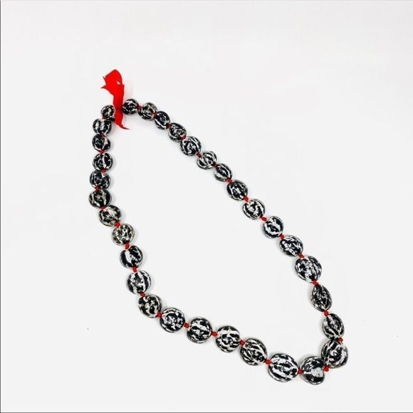 HAWAIIAN Kukui Nut Lei Necklace - Picture 4 of 4